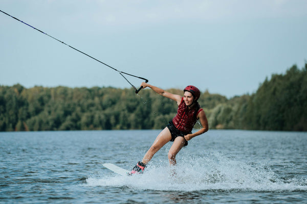 Surf or Skim: The Lowdown on Wakeboarding vs. Wakesurfing